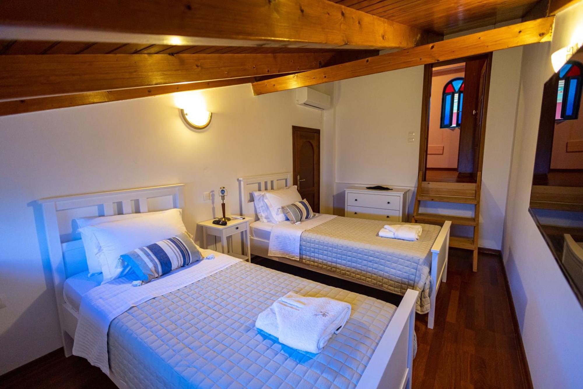 Reale - Art Luxury Villa มิทิคาส ภายนอก รูปภาพ
