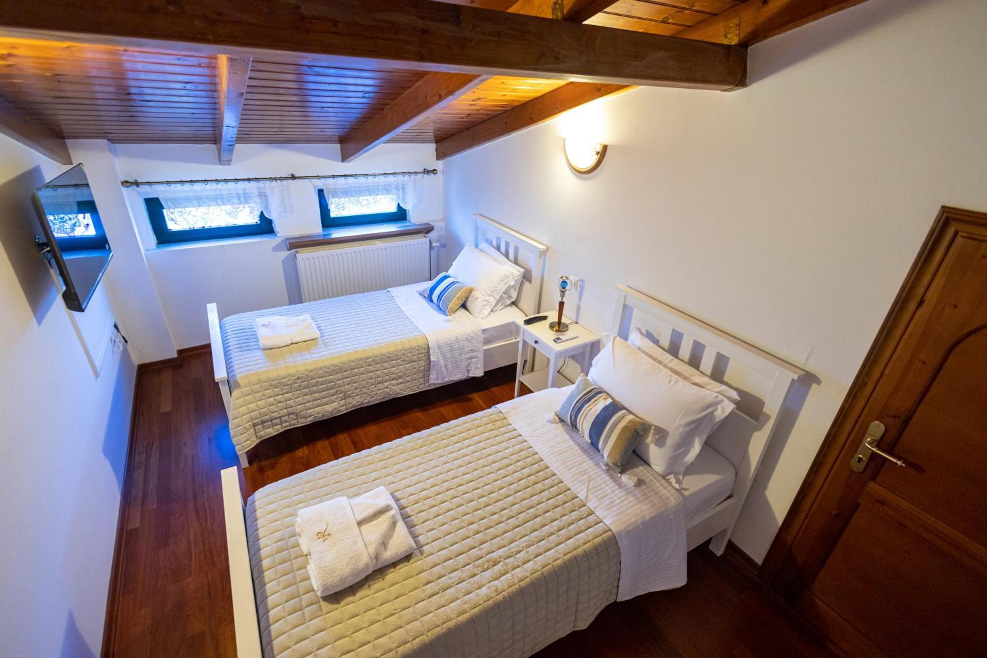 Reale - Art Luxury Villa มิทิคาส ภายนอก รูปภาพ