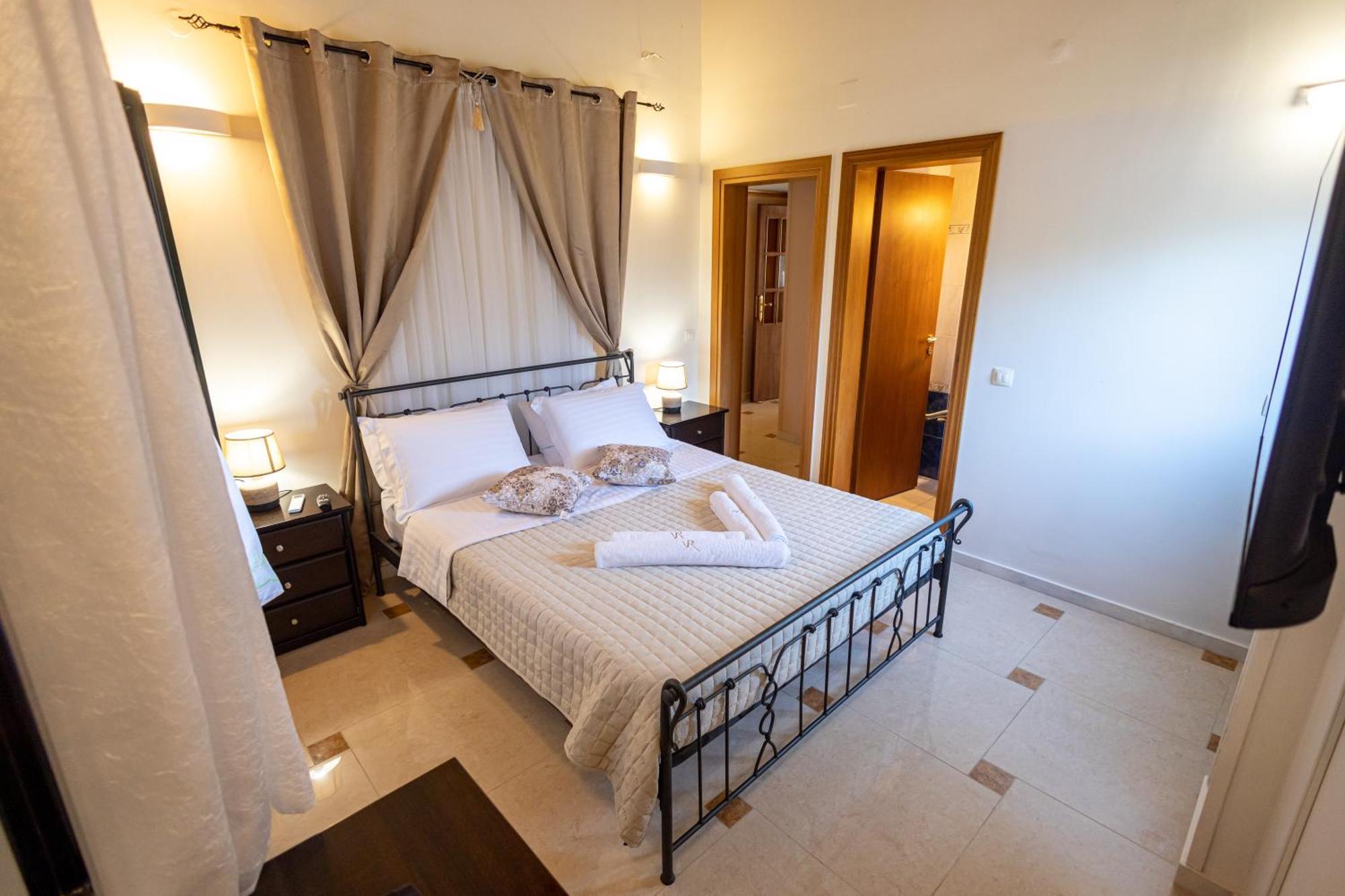 Reale - Art Luxury Villa มิทิคาส ภายนอก รูปภาพ